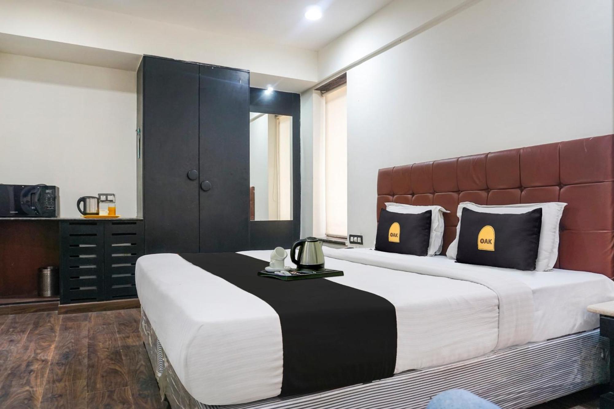 פונה Super Townhouse Oak Sr Hotel Wakad מראה חיצוני תמונה